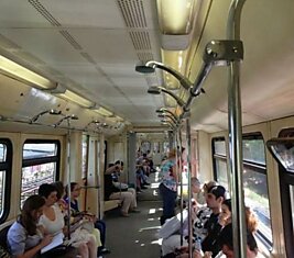 Внезапный интерьер вагона московского метро