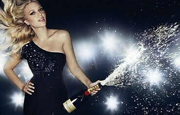 Ужин со Скарлетт Йоханссон обошёлся любителю шампанского в $10 000