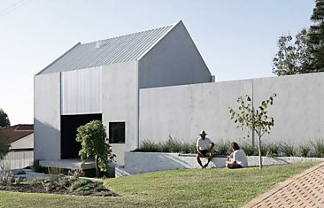 House A / Whispering Smith