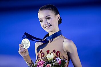 На что тратит свои гонорары самая молодая трехкратная чемпионка России по фигурному катанию Анна Щербакова