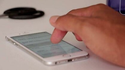 Новая разработка позволит смартфонам заряжаться во время скроллинга