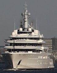 Фотографии гигантской яхты Абрамовича Eclipse