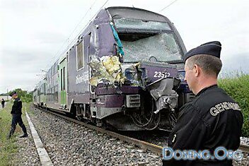 Во Франции поезд протаранил автобус: погибли 7 детей