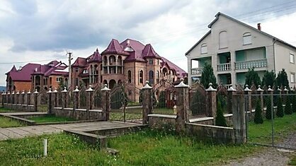 Не дом, а целый дворец! Сказочное царство в отдаленном уголке Украины