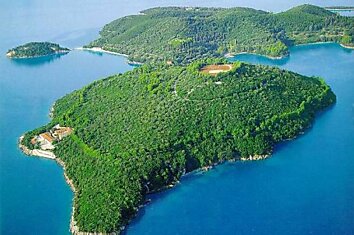 Джорджио Армани купил остров Онассиса