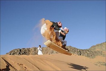 Сноубординг по-арабски (4 фото)