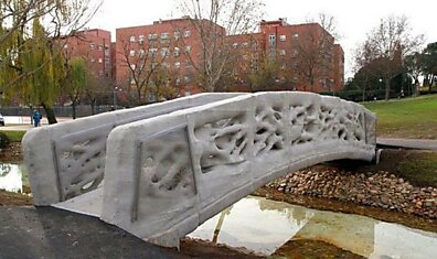 В Испании появился первый в мире пешеходный мост, напечатанный на 3D-принтере