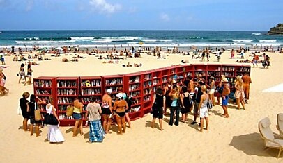 Пляжная библиотека в Италии.
