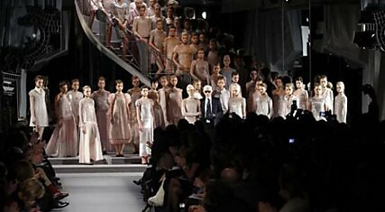 Коллекция Chanel: женственность во всей красе на неделе высокой моды в Париже