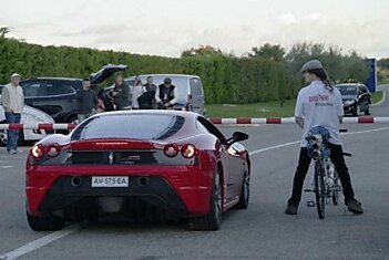 Велосипедист Франсуа Гисси обогнал гоночный Ferrari (видео)