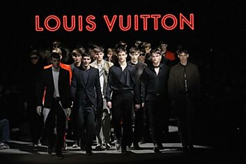 Louis Vuitton в Париже явно потемнел