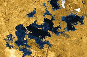 Полет над метановыми озерами Титана: видео от NASA