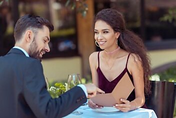 Почему стоит проводить первое свидание с мужчиной в ресторане