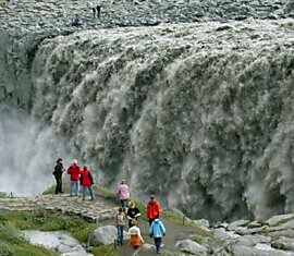 Деттифосс - самый мощный водопад в Европе (8 фотографий)