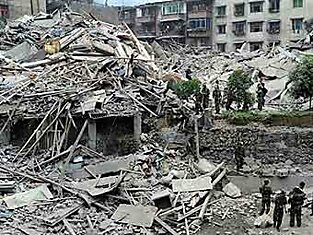 Новое мощное землетрясение в Сычуани - еще 70 тысяч строений разрушены