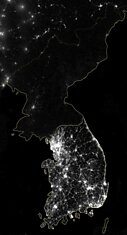 Северная Корея и Южная Корея из космоса ночью