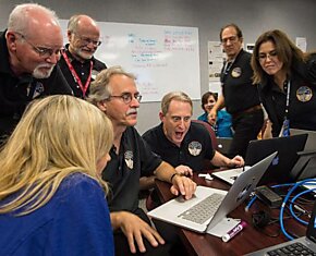 Команда New Horizons показала первые снимки Плутона и его спутников с разрешением до 400 метров на пиксель
