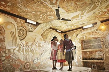 Удивительные рисунки на стенах в индийской школе