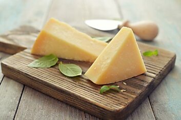 Почему Евгений Клопотенко называет пармезан «дешевым сыром»