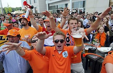 Чемпионат мира по футболу: Голландия налегке проходит Словакию