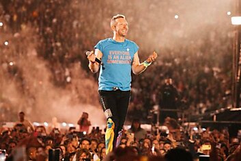 Для чего группа Coldplay поет украинские песни