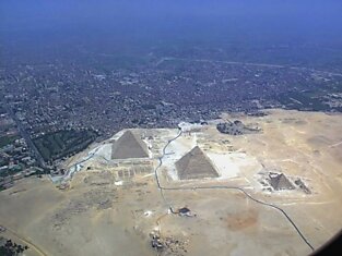 Кто построил египетские пирамиды?