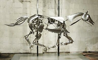 Удивительная механическая скульптура лошади от Эдриана Лэндона