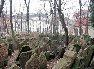 Старое еврейское кладбище – одна из главных достопримечательностей Праги
