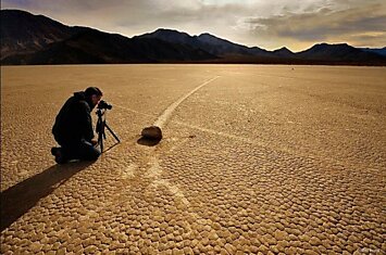 Геологи разгадали тайну "движущихся камней" в Долине смерти