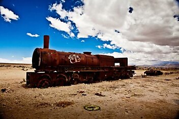Ужасающее кладбище паровозов в Боливии