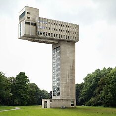 Бельгийский фотограф Филипп Дюжарден делает странные снимки  зданий