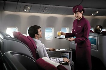 Стюардессы Qatar Airways названы самыми стильными