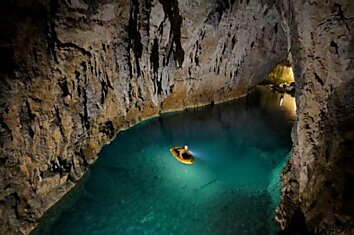 Спуск в одну из самых глубоких пещер мира (9 фотографий)