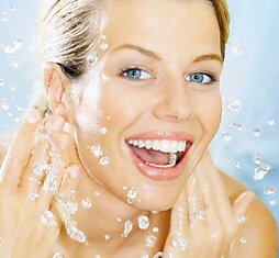 Мицеллярная вода: лечение и очистка кожи