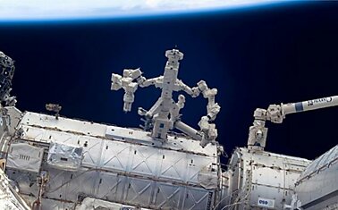 Робот Canadarm2 на МКС «прооперировал» сам себя