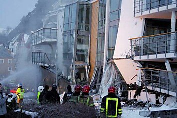 В Норвегии рухнул жилой дом! (5 фото)