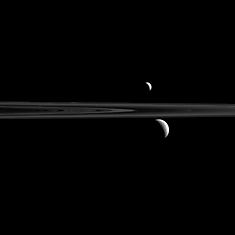 Cassini запечатлел три спутника Сатурна на одной фотографии