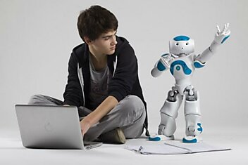 Эволюция робототехники: от видеонянь до робота воспитателя