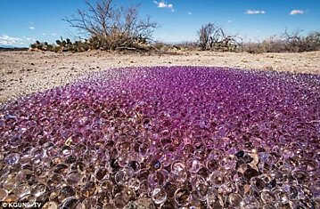 Фиолетовые сферы в Аризоне