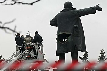 В Санкт-Петербурге подорвали памятник Ленину