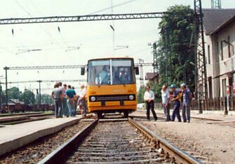 Трамвай "Икарус"
