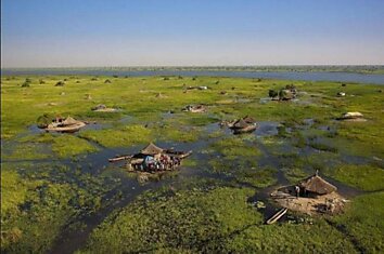 Жизнь на болоте в Южном Судане (9 фотографий)