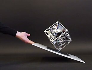 Cubli: роботизированный куб с почти совершенной балансировкой
