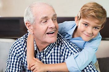 Дедушка откровенно рассказывает, с какими вызовами ему приходится сталкиваться в воспитании внуков