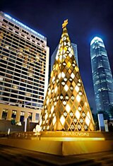 Рождественская ёлка в Гонконге от Swarovski