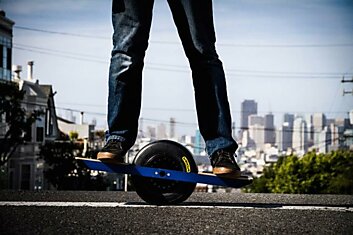 Уникальный одноколёсный скейт на электроприводе
