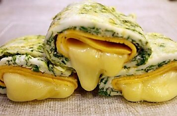 Как приготовить двухслойный омлет с сыром