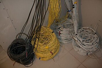 Тяжелый труд укладчиков кабеля (34 фото)