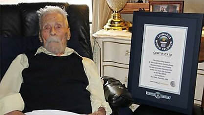 Скончался самый старый мужчина в мире