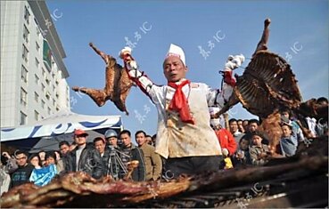 Китаец приготовил 136 коз одновременно